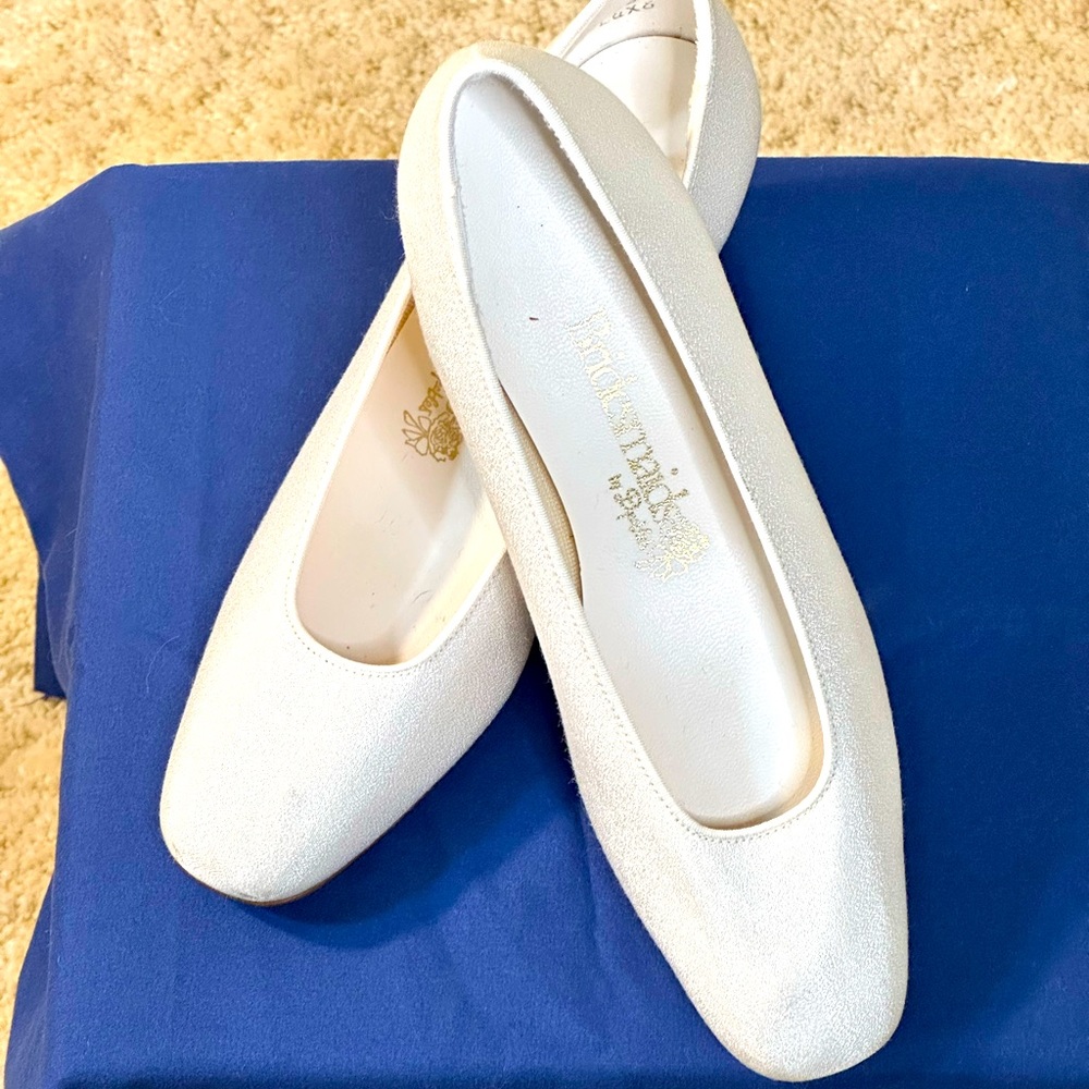 Dyeable Formal shoes. Size 7AA.